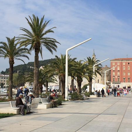 Famous Promenade Riva Apartment Split Buitenkant foto