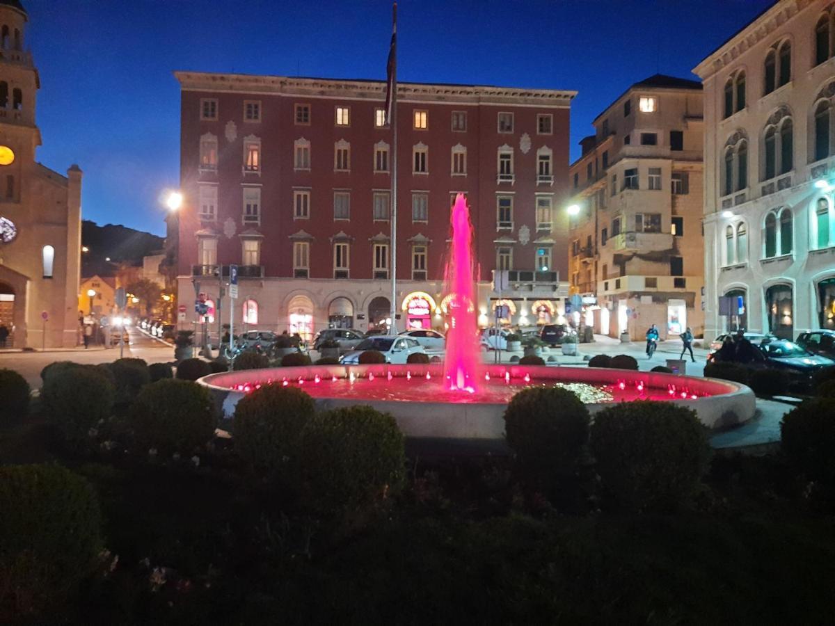 Famous Promenade Riva Apartment Split Buitenkant foto