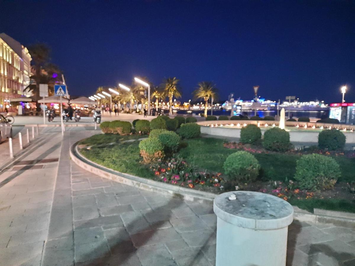 Famous Promenade Riva Apartment Split Buitenkant foto