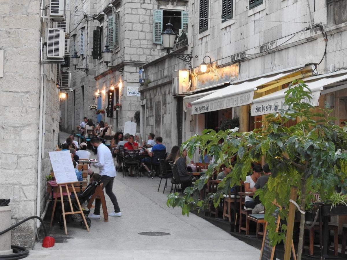Famous Promenade Riva Apartment Split Buitenkant foto